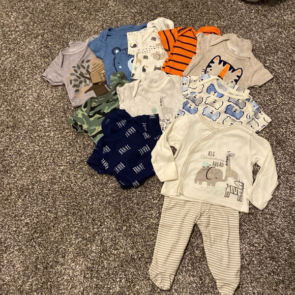 10 Baby Boy Onesies. 1 pair of Pajamas. Size 0-3 month. Gerber Brand. - Picture 1 of 12